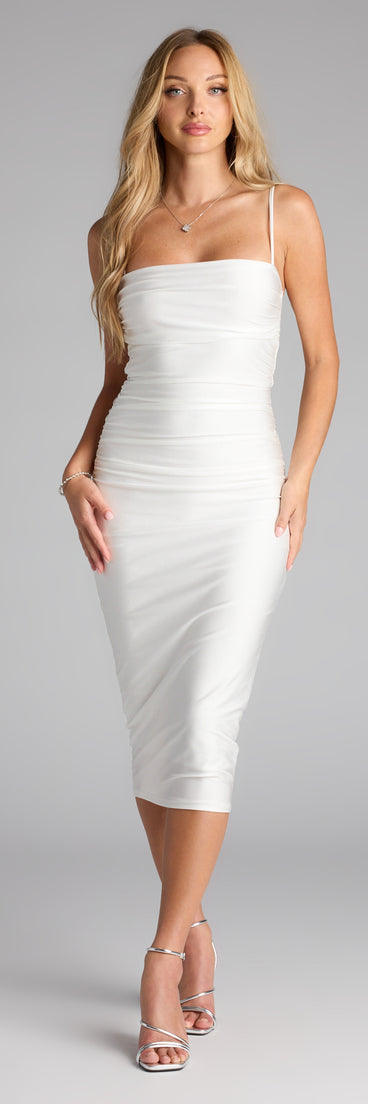 The Impressive Beauty Bodycon Midi Dress is your new go-to Windsor dress—effortless, versatile, and made to update your fall style in seconds.