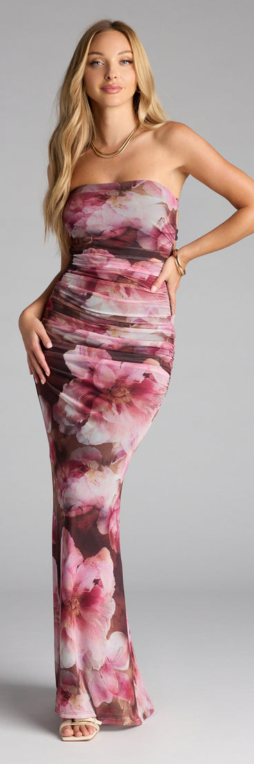 The Garden At Sunset Strapless Floral Maxi Dress is your new go-to Windsor dress—effortless, versatile, and made to update your fall style in seconds.