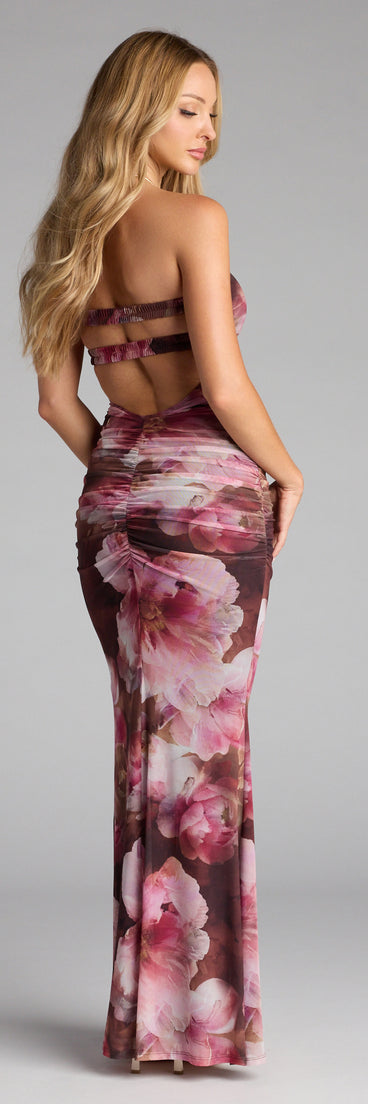 Style your seasonal looks with the Garden At Sunset Strapless Floral Maxi Dress, a trend-right, fall dress designed for any plan on your calendar with new and unqiue details.
