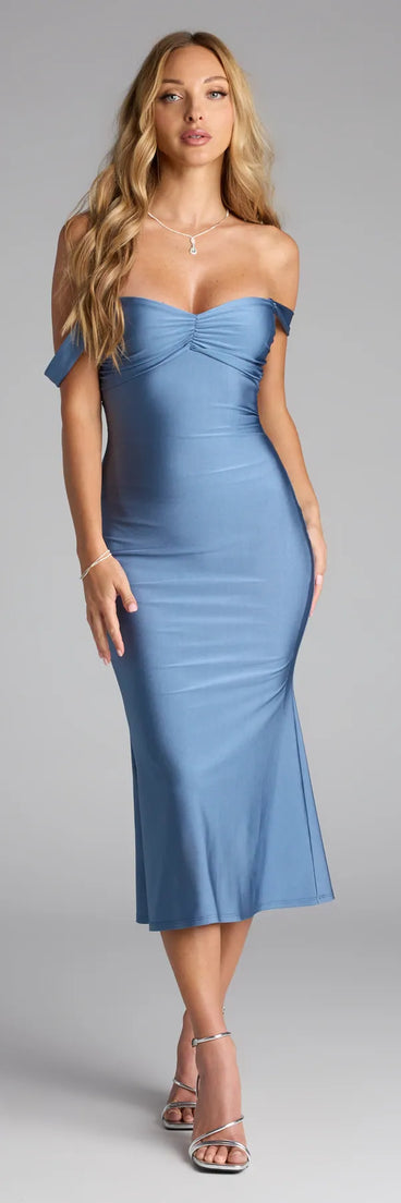 The Sweet but Sculpted Off Shoulder Midi Dress is your new go-to denim blue dress—effortless, versatile, and made to update your fall style in seconds.