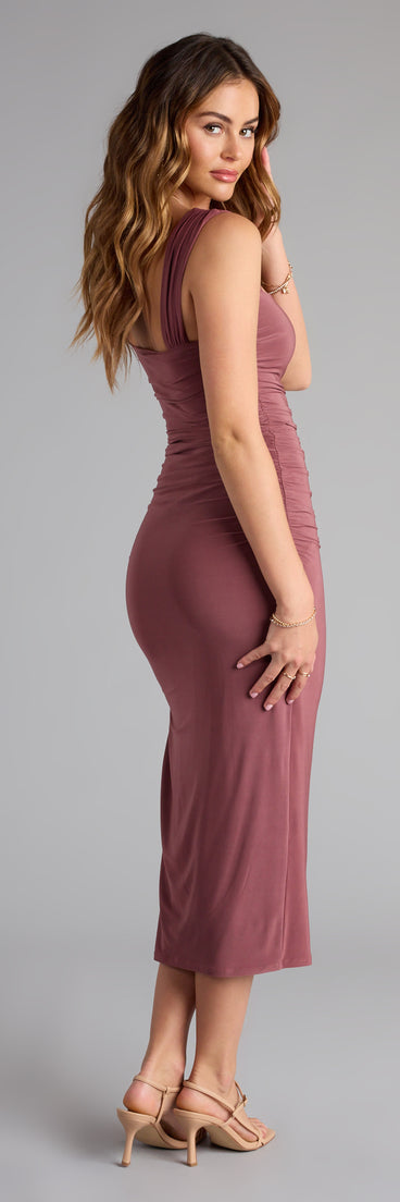 Style your seasonal looks with the All Eyes Moment Sleeveless Midi Dress, a trend-right, fall dress designed for any plan on your calendar with new and unqiue details.