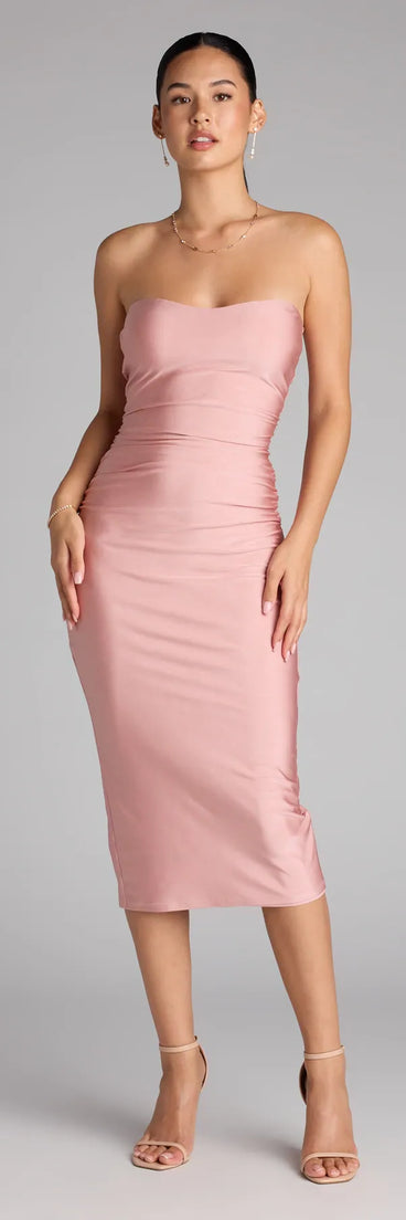 Bring a fun and feminine vibe with the Fabulous Allure Strapless Bodycon Midi Dress in rose, a scroll-stopping style from Windsor's pink homecoming dress collection that brings playful charm to every HOCO moment.