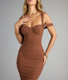 Style your seasonal looks with the Looking Fab Cold-Shoulder Ruched Bodycon Midi Dress, a trend-right, fall dress designed for any plan on your calendar with new and unqiue details.