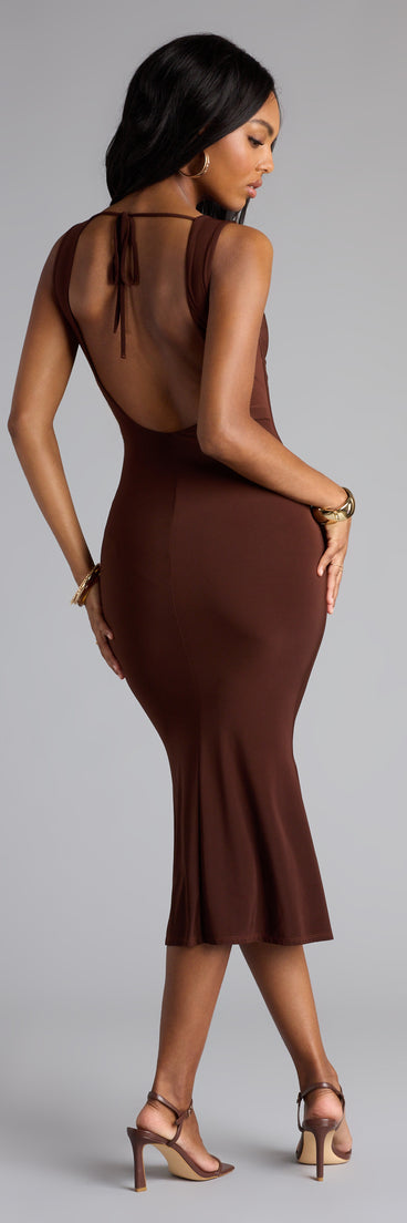 Style your seasonal looks with the Low-Key Luxe Open Back Midi Dress, a trend-right, fall dress designed for any plan on your calendar with new and unqiue details.