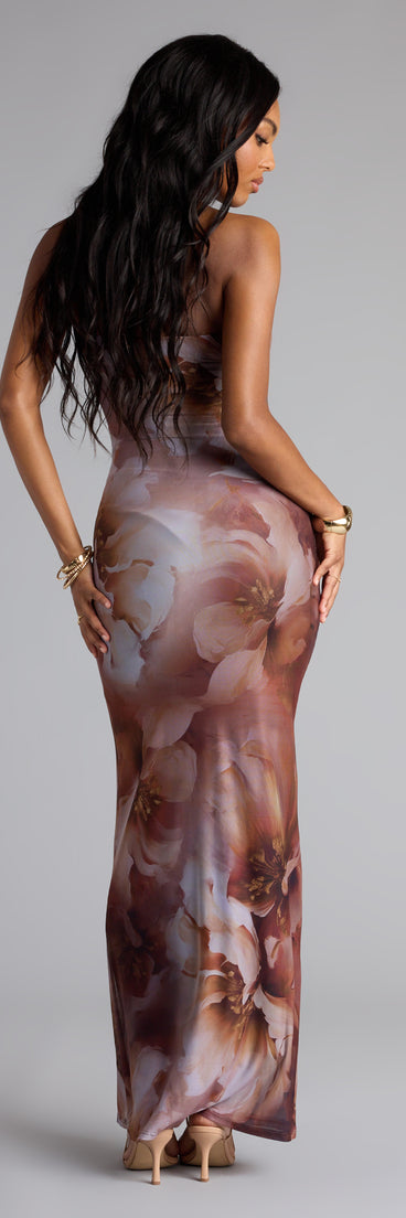 Style your seasonal looks with the Garden Tease Floral Tube Maxi Dress, a trend-right, fall dress designed for any plan on your calendar with new and unqiue details.