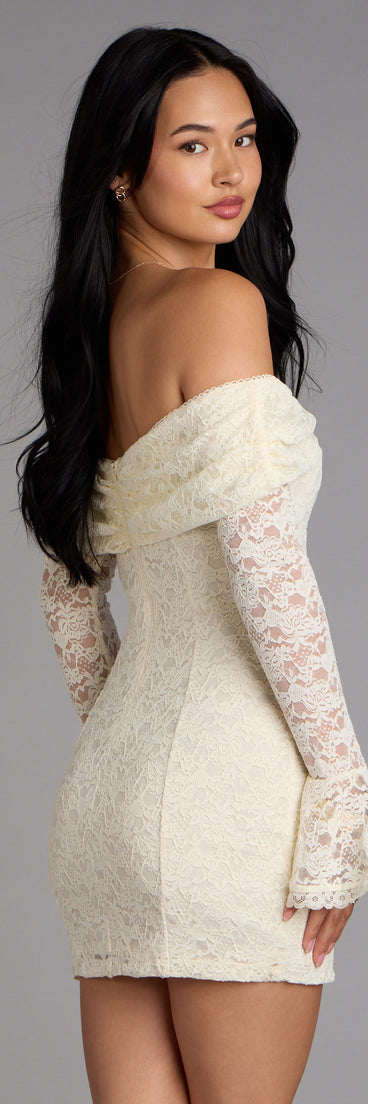 Designed for any plan on your calendar from winter formals to engagment photoshoots, the Forever Romantic Lace Mini Dress is a long sleeve dress that refreshes your fall closet in one simple step.