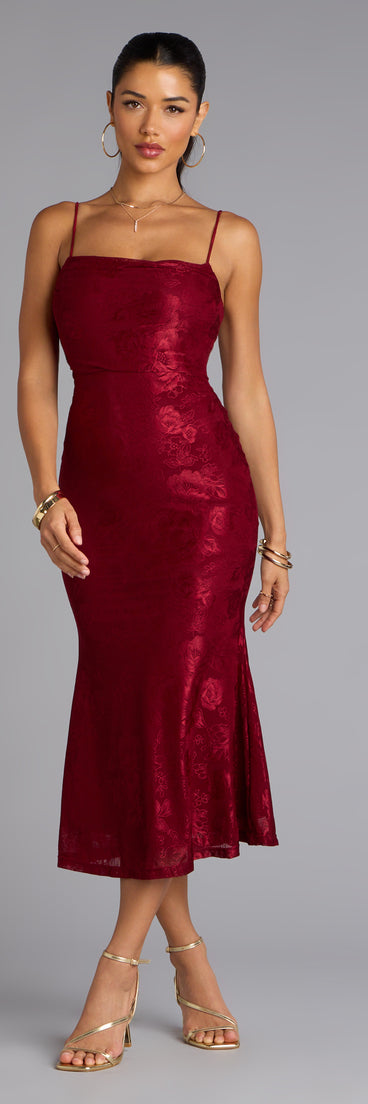 The Chic Masterpiece Low Back Lace Midi Dress is your new go-to Windsor dress—effortless, versatile, and made to update your fall style in seconds.