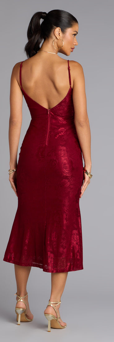 The Chic Masterpiece Low Back Lace Midi Dress is your new go-to Windsor dress—effortless, versatile, and made to update your fall style in seconds.