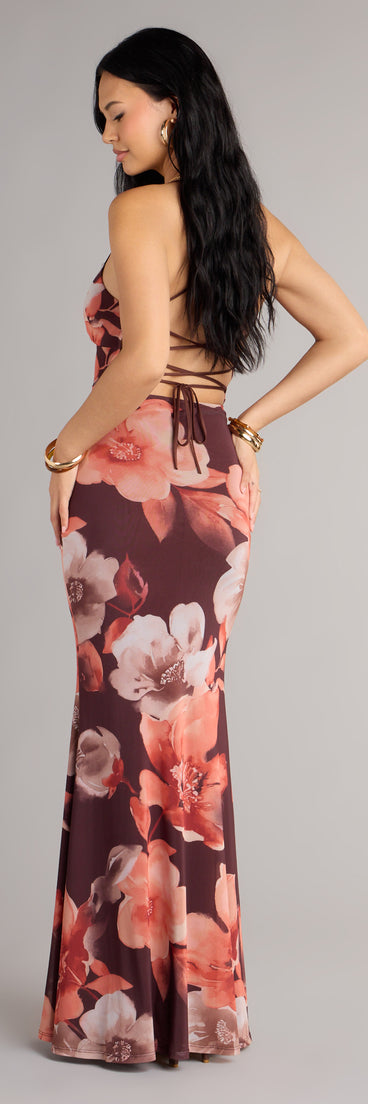 This piece brings trend-right energy to the Fall Into Bloom Floral Maxi Dress, perfect for fall outfits that stand out.