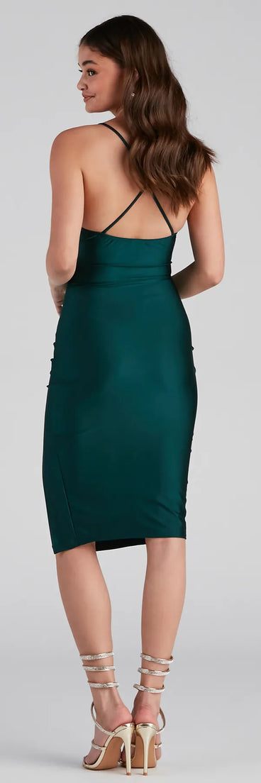The Serving Up Style High Slit Midi Dress helps create a chic hunter green women's cocktail outfit with a trendy texture and stylish design, ideal for wedding guest cocktail outfits or dinner parties