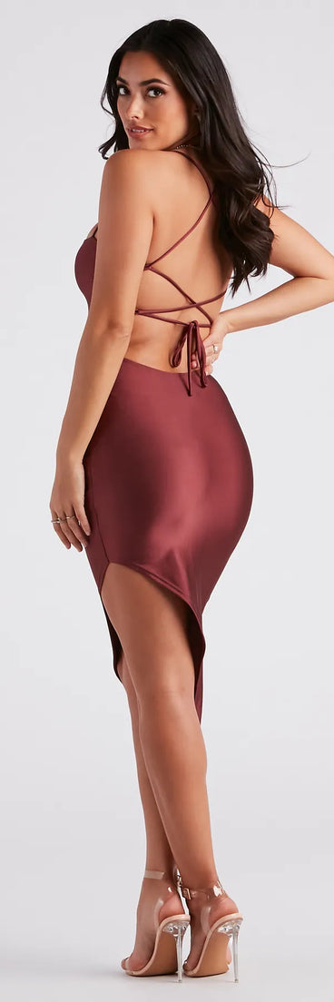 Turn heads with the Love The Way Lace-Up Midi Dress, a maroon New Year's Eve dress featuring a festive style and glamorous accents, ideal for any NYE celebration or cocktail party.