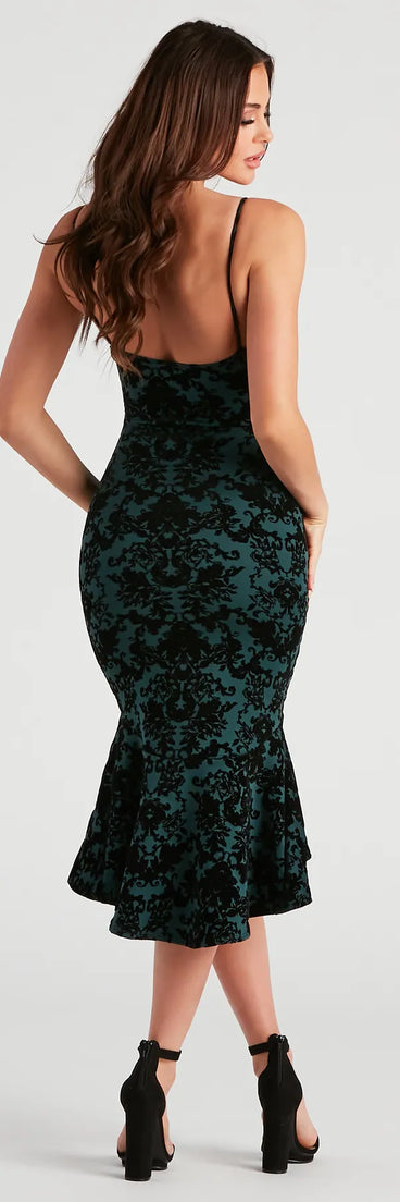 Celebrate the special day in the In The Garden Floral Velvet Midi Dress, a hunter green country wedding guest dress with soft, romantic details that blend charm and sophistication.