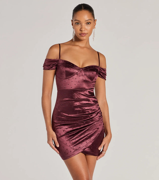 Step into seasonal chic with the Luxe Cold-Shoulder Rhinestone Satin Mini Dress, a raisin purple mini dress featuring an above-the-knee cut ideal for cocktail parties, festive gatherings, or clubwear.