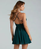 Step into winter chic with the Dance The Night Chiffon Skater Dress, a hunter mini dress featuring an above-the-knee cut ideal for cocktail parties, festive gatherings, or clubwear.