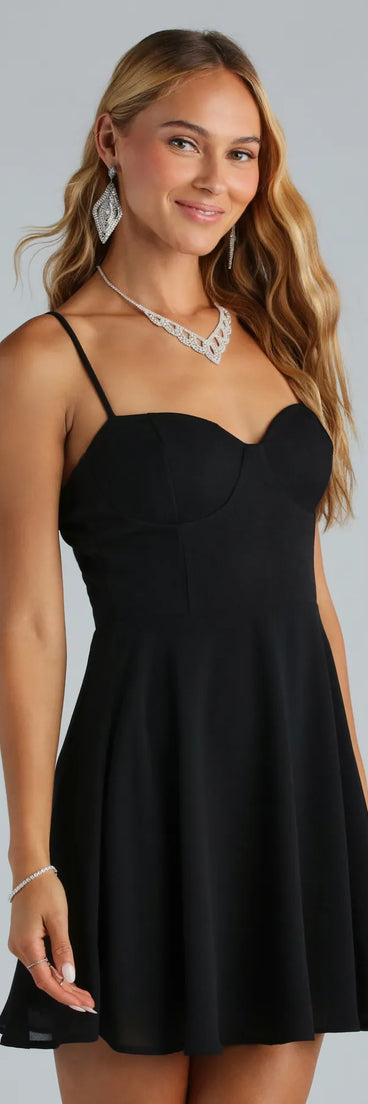 Step into winter chic with the Twirling Tonight Crepe Skater Chiffon Dress, a black mini dress featuring an above-the-knee cut ideal for cocktail parties, festive gatherings, or clubwear.