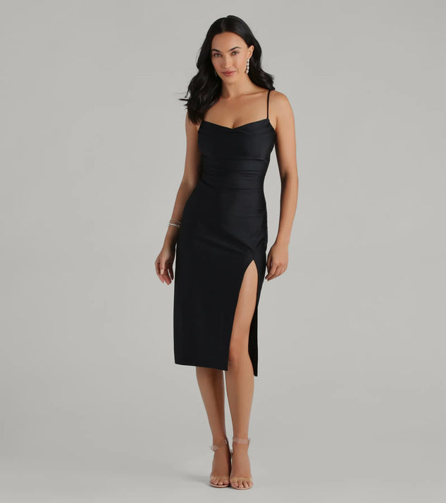 With its mid-calf hem and popular flattering fit, the Sleek And Smooth High Slit Midi Dress in black nails the balance of trend and ease, redefining go-to midi dresses for any occasion.