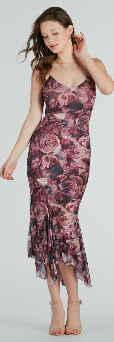 With its mid-calf hem and popular flattering fit, the Bloom With A View Floral Ruffle Midi Dress in wine nails the balance of trend and ease, redefining go-to midi dresses for any occasion.