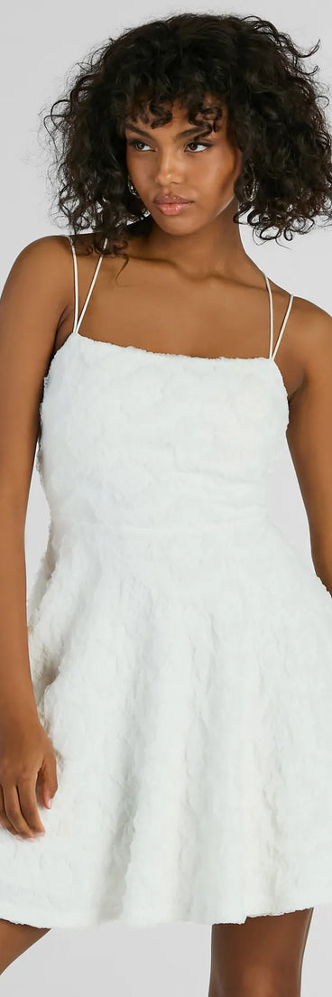 Step into winter chic with the Whimsical Beauty Strappy Back Textured Knit Skater Dress, a white mini dress featuring an above-the-knee cut ideal for cocktail parties, festive gatherings, or clubwear.