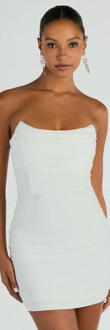 Step into winter chic with the Chic Elevation Strapless Corset Mini Dress, a white mini dress featuring an above-the-knee cut ideal for cocktail parties, festive gatherings, or clubwear.