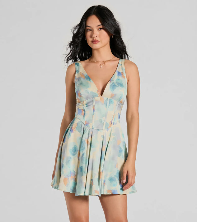 Step into winter chic with the Constant Sensation V-Neck Corset Satin Skater Dress, a ivory mini dress featuring an above-the-knee cut ideal for cocktail parties, festive gatherings, or clubwear.