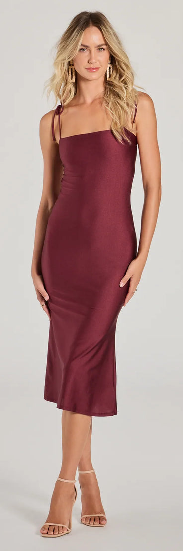 With its mid-calf hem and popular flattering fit, the Something About Her Strappy Back Bodycon Midi Dress in raisin purple nails the balance of trend and ease, redefining go-to midi dresses for any occasion.