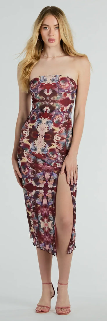 The midi dress length on the Chic Illusion Strapless Artsy Printed Midi Dress provides an elevated silhouette perfect for any party, occasion, or everyday styling.