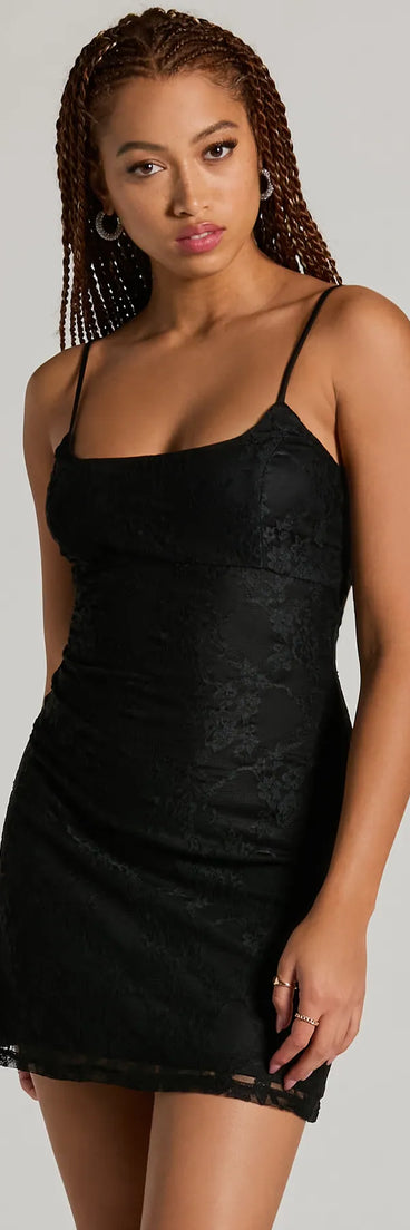 Step into seasonal chic with the In The Mood Scoop Neck Lace A-Line Mini Dress, a black mini dress featuring an above-the-knee cut ideal for cocktail parties, festive gatherings, or clubwear.