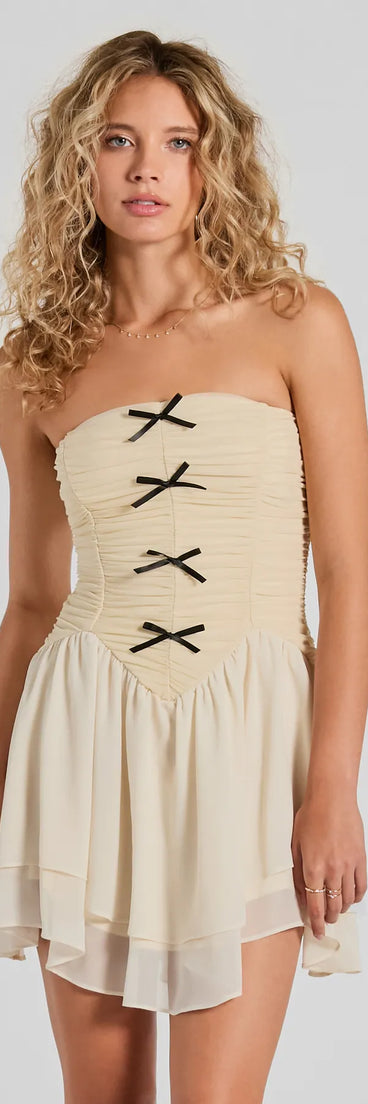 Step into seasonal chic with the Prettiest Pick Strapless Bow A-Line Mini Dress, a ivory mini dress featuring an above-the-knee cut ideal for cocktail parties, festive gatherings, or clubwear.