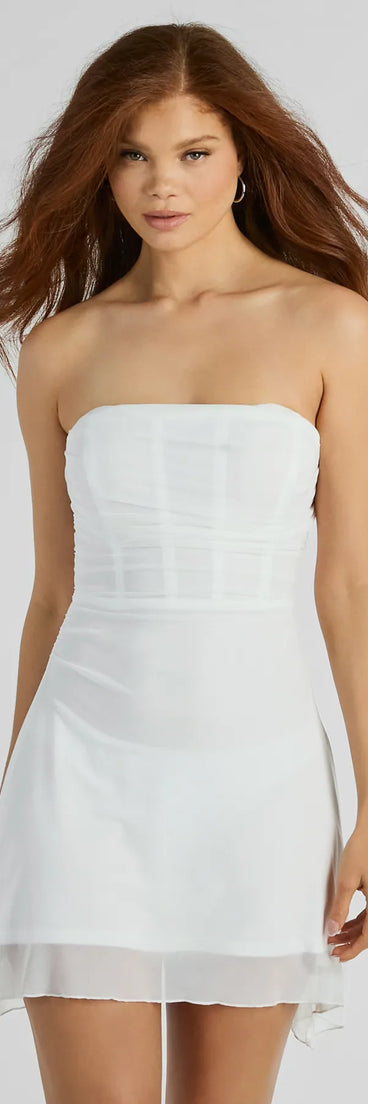 Step into winter chic with the Major Beauty Mesh Strapless Corset Mini Dress, a white mini dress featuring an above-the-knee cut ideal for cocktail parties, festive gatherings, or clubwear.