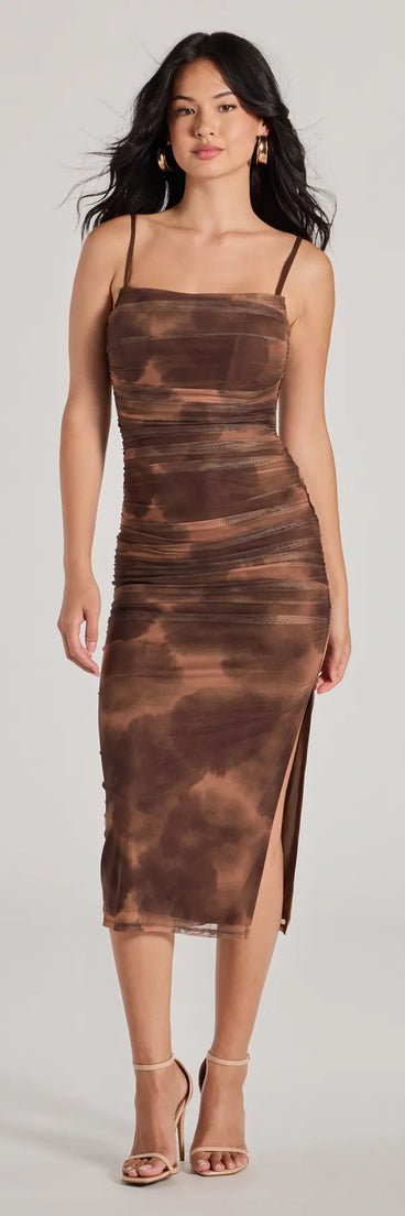 Elevate your winter wardrobe with the Artsy Charm Corset Abstract Bodycon Midi Dress— a party-ready brown cocktail dress featuring seasonal accents and a sophisticated style, ideal for semi-formal holiday events from family dinners to NYE celebrations.