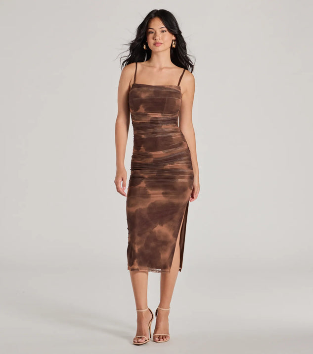Elevate your winter wardrobe with the Artsy Charm Corset Abstract Bodycon Midi Dress— a party-ready brown cocktail dress featuring seasonal accents and a sophisticated style, ideal for semi-formal holiday events from family dinners to NYE celebrations.
