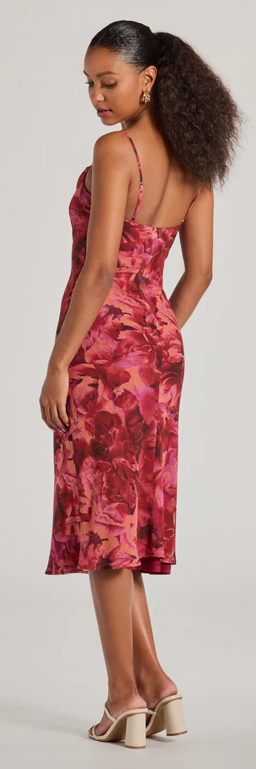 The Looking Pretty In Floral Chiffon Midi Dress in berry is an elevated cocktail dress featuring a chic silhouette, perfect for winter cocktail parties and holiday celebrations with trendy seasonal details.