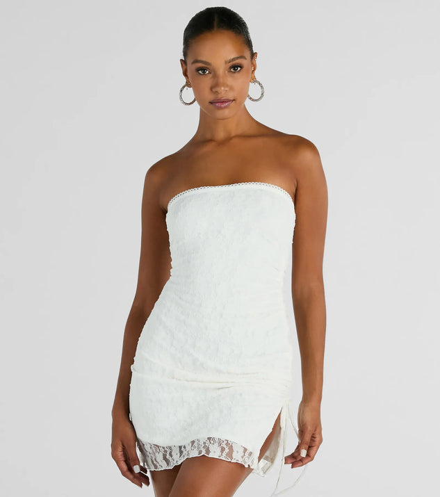 Step into seasonal chic with the Swoon Over You Strapless Lace Mini Dress, a white mini dress featuring an above-the-knee cut ideal for cocktail parties, festive gatherings, or clubwear.