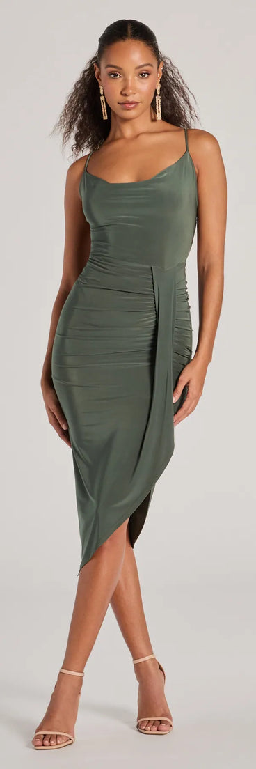 The midi dress length on the Thriving Poise Lace-Up Side Slit Midi Dress provides an elevated silhouette perfect for any party, occasion, or everyday styling.