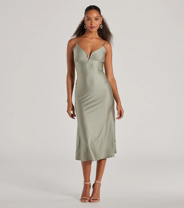 Make the big day unforgettable with the Cause To Celebrate V-Neck A-Line Midi Dress, a gorgeous sage green bridesmaid dress that balances elegance and affordability.