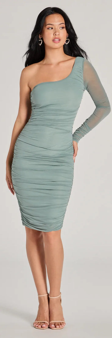 The midi dress length on the Inspiring Muse One-Shoulder Long Sleeve Midi Dress provides an elevated silhouette perfect for any party, occasion, or everyday styling.