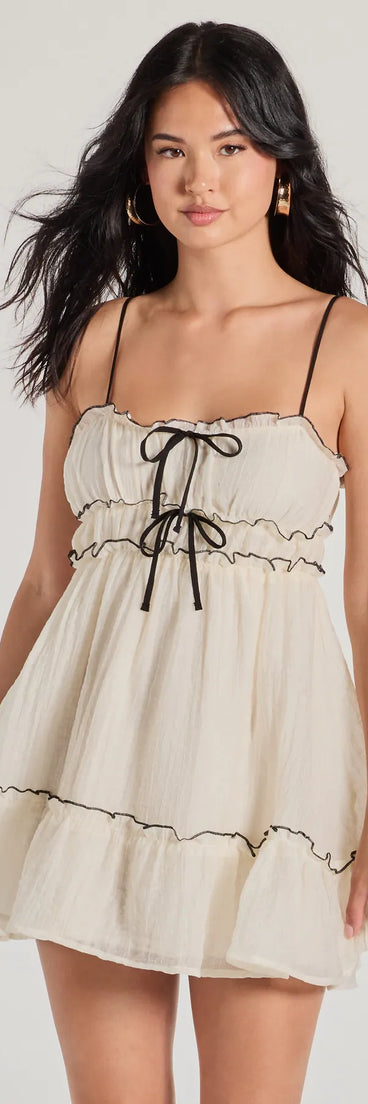 Step into winter chic with the Cute Perfection Scoop Neck Bow Skater Dress, a ivory mini dress featuring an above-the-knee cut ideal for cocktail parties, festive gatherings, or clubwear.