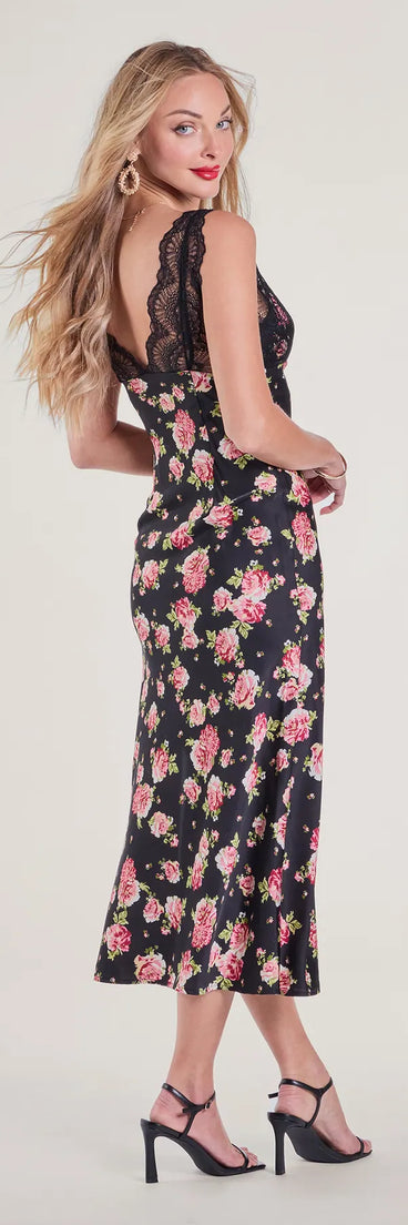 Celebrate the special day in the Sunset Dinner Lace V-Neck Floral Satin Midi Dress, a black country wedding guest dress with soft, romantic details that blend charm and sophistication.