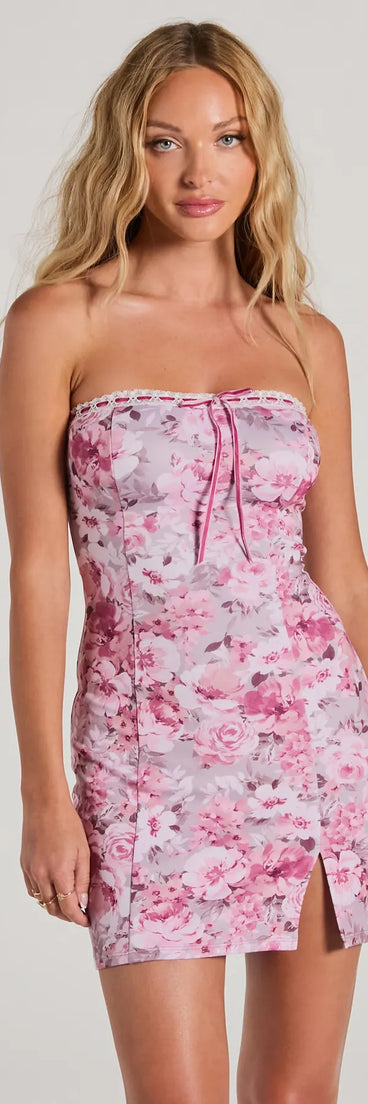 The Sweetest Aesthetic Strapless Floral Mini Dress is a mini dress that will make a statement with its short hemline and on-trend details to have you ready for any event!