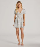 Step into winter chic with the Darling Babe Floral Woven Puff Sleeve Skater Dress, a natural mini dress featuring an above-the-knee cut ideal for cocktail parties, festive gatherings, or clubwear.