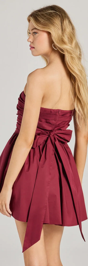 The Harper Strapless Tie-Back Skater Party Dress is a mini dress that will make a statement with its short hemline and on-trend details to have you ready for any event!