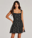 Step into winter chic with the Starry Night Glitter Tulle Skater Dress, a black mini dress featuring an above-the-knee cut ideal for cocktail parties, festive gatherings, or clubwear.