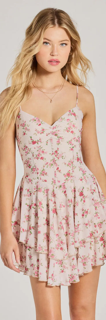 Step into seasonal chic with the True Love In Floral V-Neck Corset Skater Dress, a natural mini dress featuring an above-the-knee cut ideal for cocktail parties, festive gatherings, or clubwear.