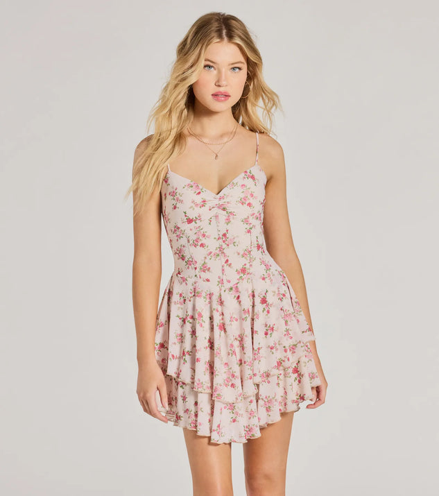 Step into seasonal chic with the True Love In Floral V-Neck Corset Skater Dress, a natural mini dress featuring an above-the-knee cut ideal for cocktail parties, festive gatherings, or clubwear.