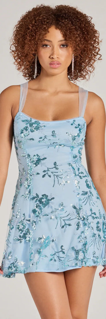 Turn heads in the beaming Pretty Elegance Tulle Lace-Up Floral Sequin Mini Dress, a stunning light sequin dress designed to add sparkle and elegance to your next night out or special occasion.