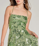 Step into seasonal chic with the Sparkling Beauty Lace-Up Floral Sequin Skater Dress, a sage mini dress featuring an above-the-knee cut ideal for cocktail parties, festive gatherings, or clubwear.