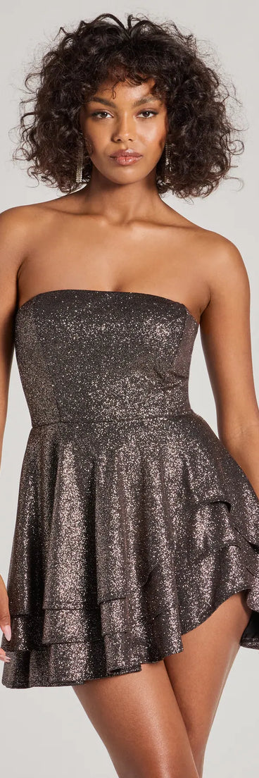 Step into seasonal chic with the Luxe Enchantment Glitter Tube Ruffled Skater Dress, a black mini dress featuring an above-the-knee cut ideal for cocktail parties, festive gatherings, or clubwear.