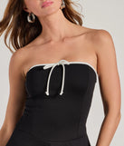 Step into seasonal chic with the Stylish Impression Strapless Ruffled Skater Dress, a black mini dress featuring an above-the-knee cut ideal for cocktail parties, festive gatherings, or clubwear.