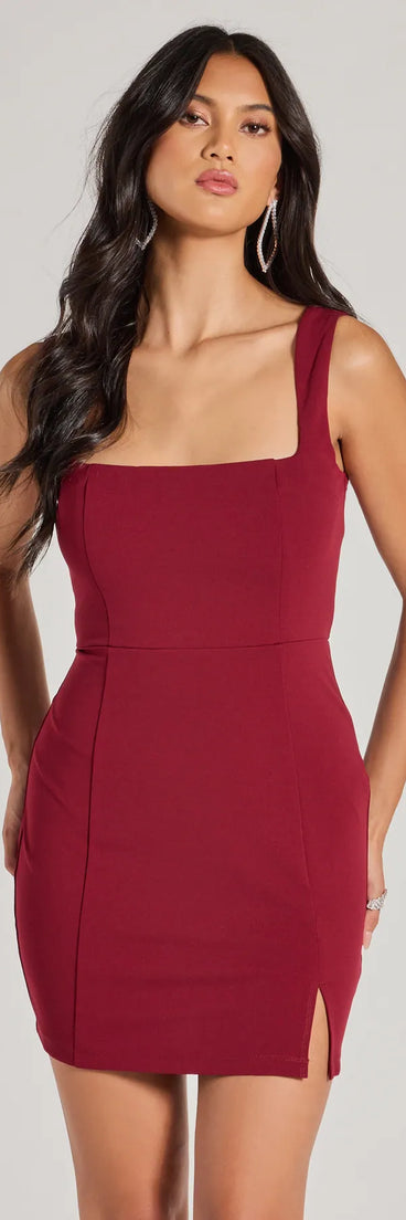 Step into seasonal chic with the Chic Details Square Neck Bodycon Mini Dress, a burgundy mini dress featuring an above-the-knee cut ideal for cocktail parties, festive gatherings, or clubwear.