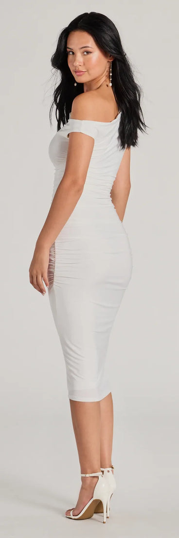 The midi dress length on the Easily Sultry Off-Shoulder Ruched Midi Dress provides an elevated silhouette perfect for any party, occasion, or everyday styling.